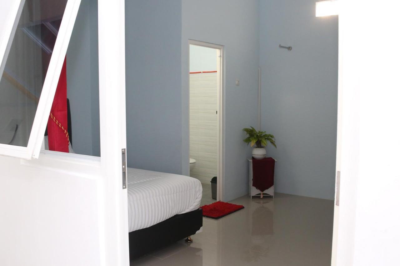 Reddoorz Syariah Near Suncity Mall Madiun Exterior photo