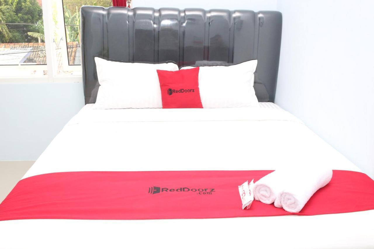 Reddoorz Syariah Near Suncity Mall Madiun Exterior photo