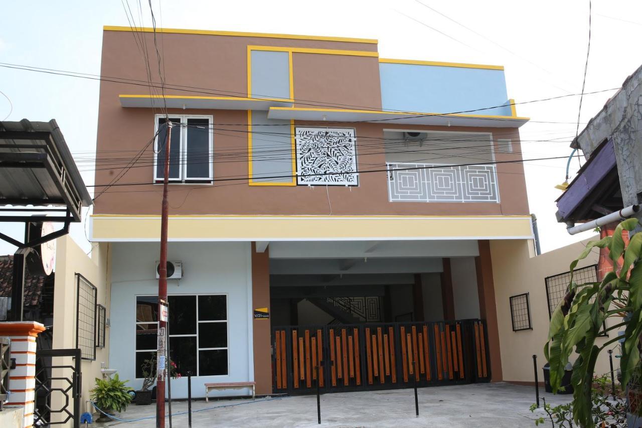 Reddoorz Syariah Near Suncity Mall Madiun Exterior photo