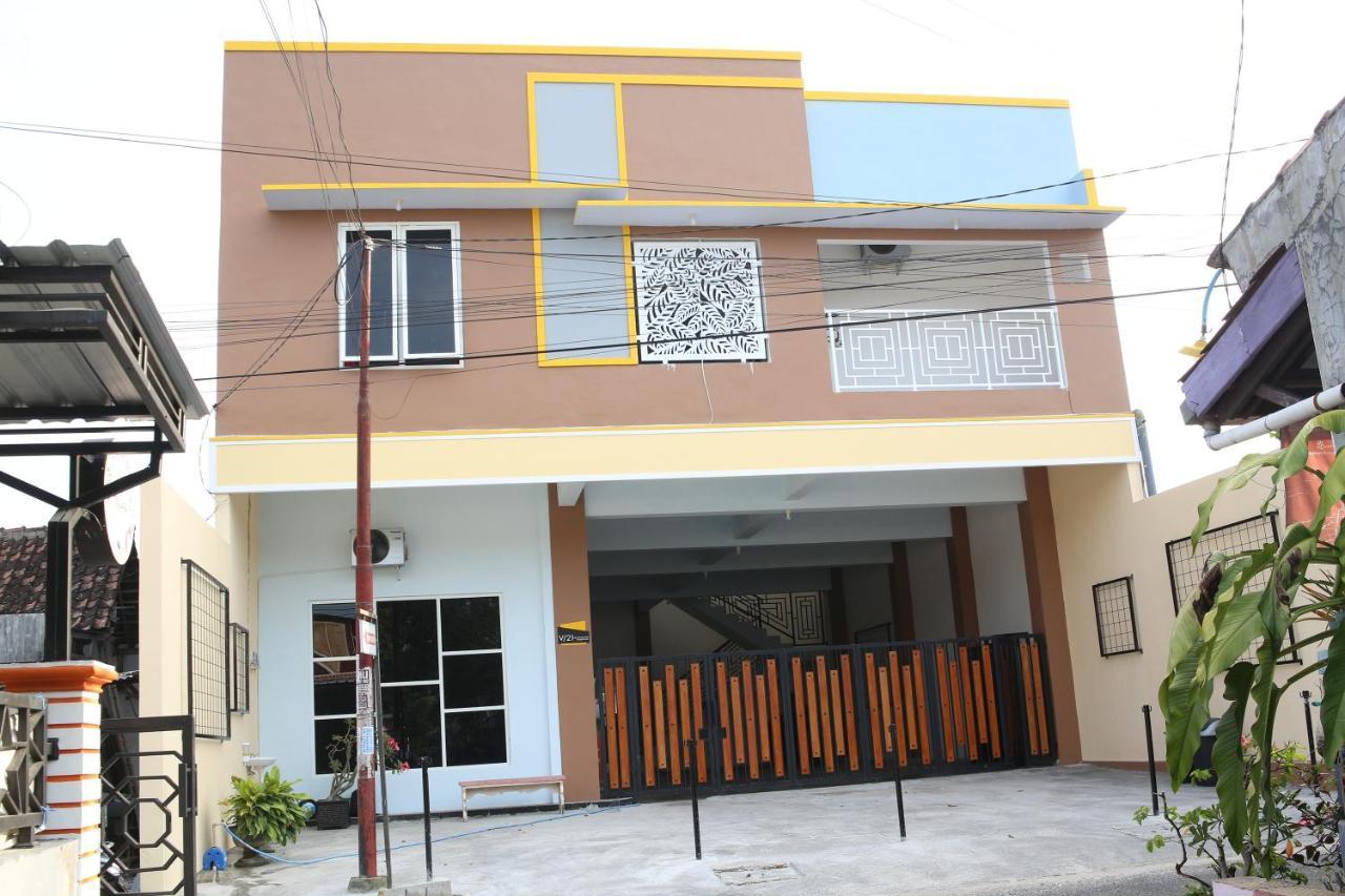 Reddoorz Syariah Near Suncity Mall Madiun Exterior photo