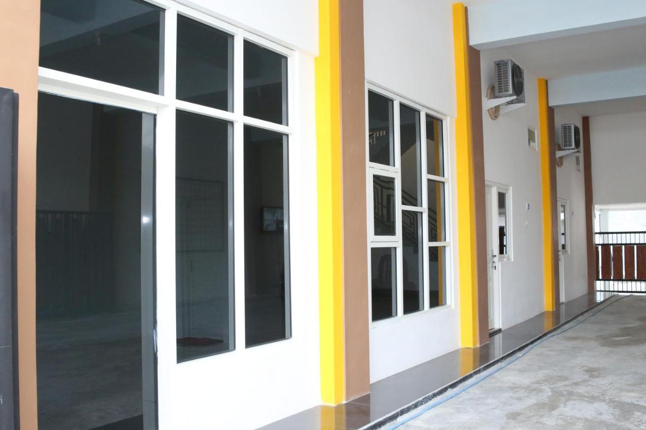 Reddoorz Syariah Near Suncity Mall Madiun Exterior photo