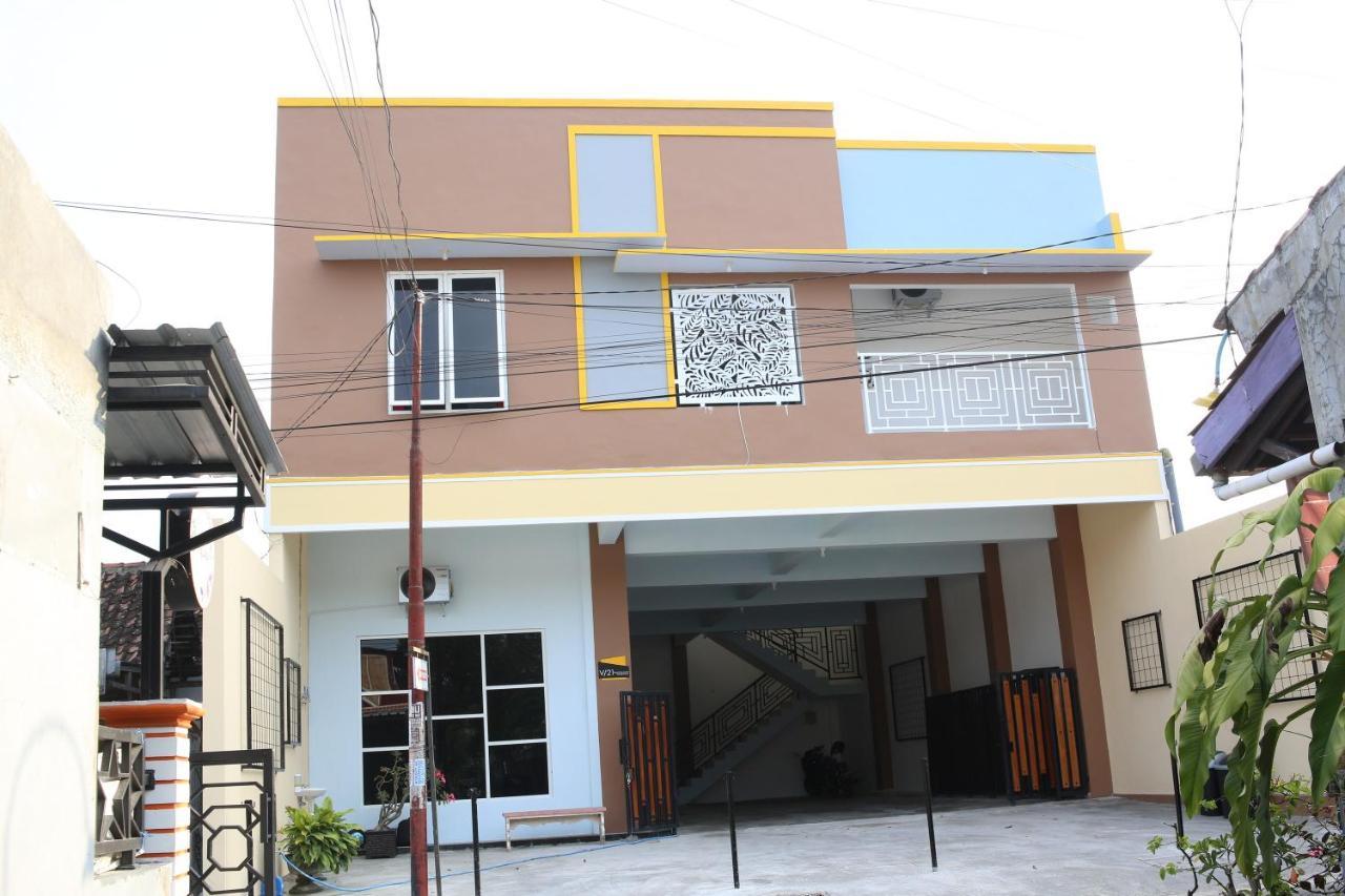Reddoorz Syariah Near Suncity Mall Madiun Exterior photo