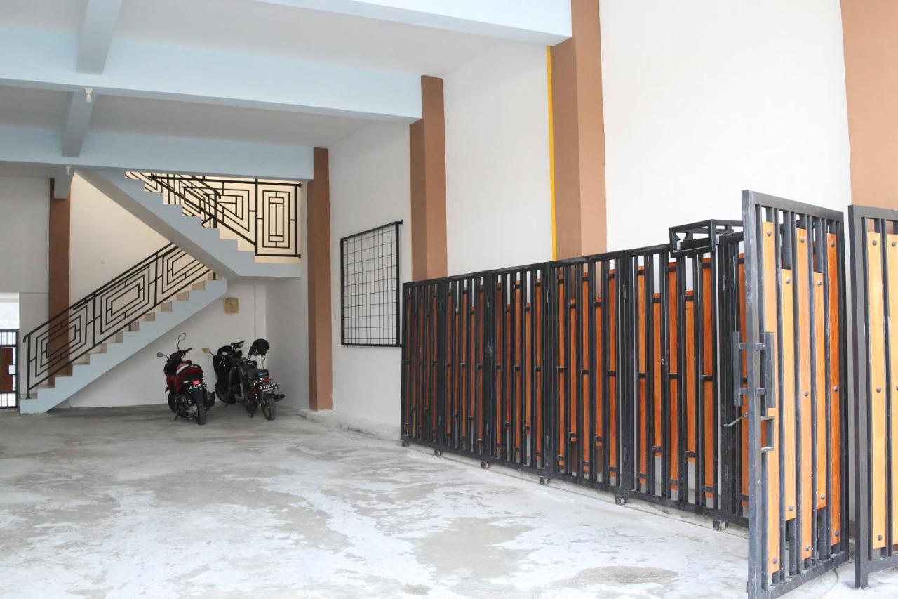 Reddoorz Syariah Near Suncity Mall Madiun Exterior photo