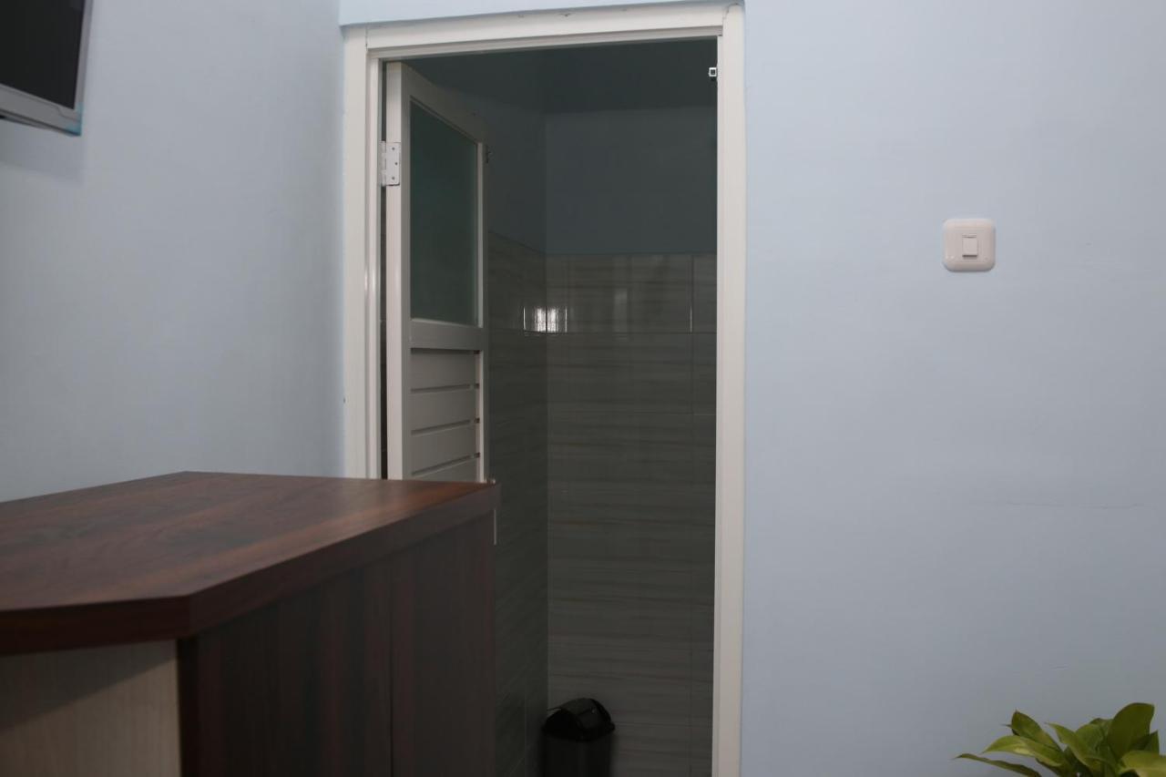 Reddoorz Syariah Near Suncity Mall Madiun Exterior photo