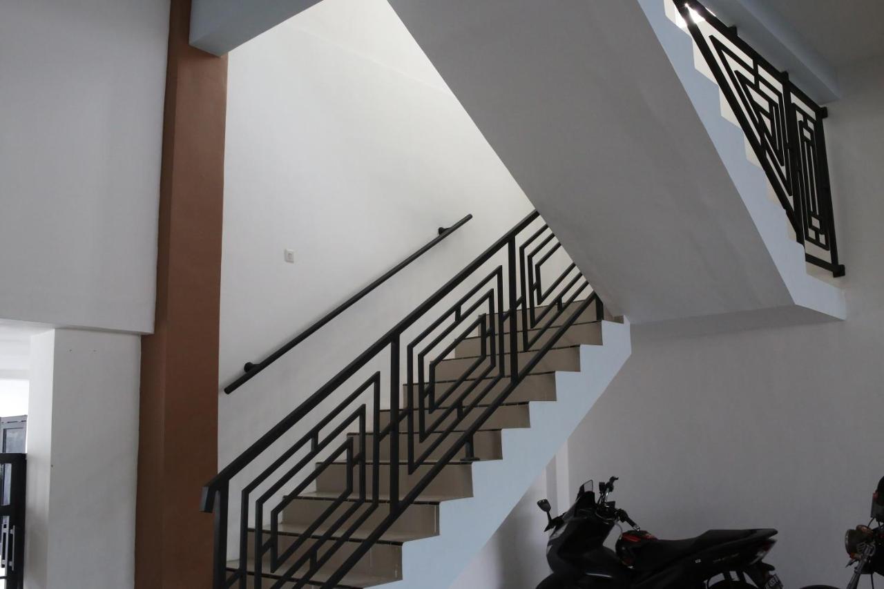 Reddoorz Syariah Near Suncity Mall Madiun Exterior photo