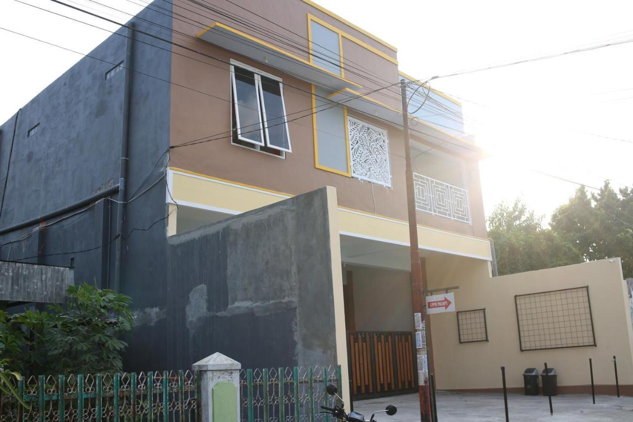 Reddoorz Syariah Near Suncity Mall Madiun Exterior photo