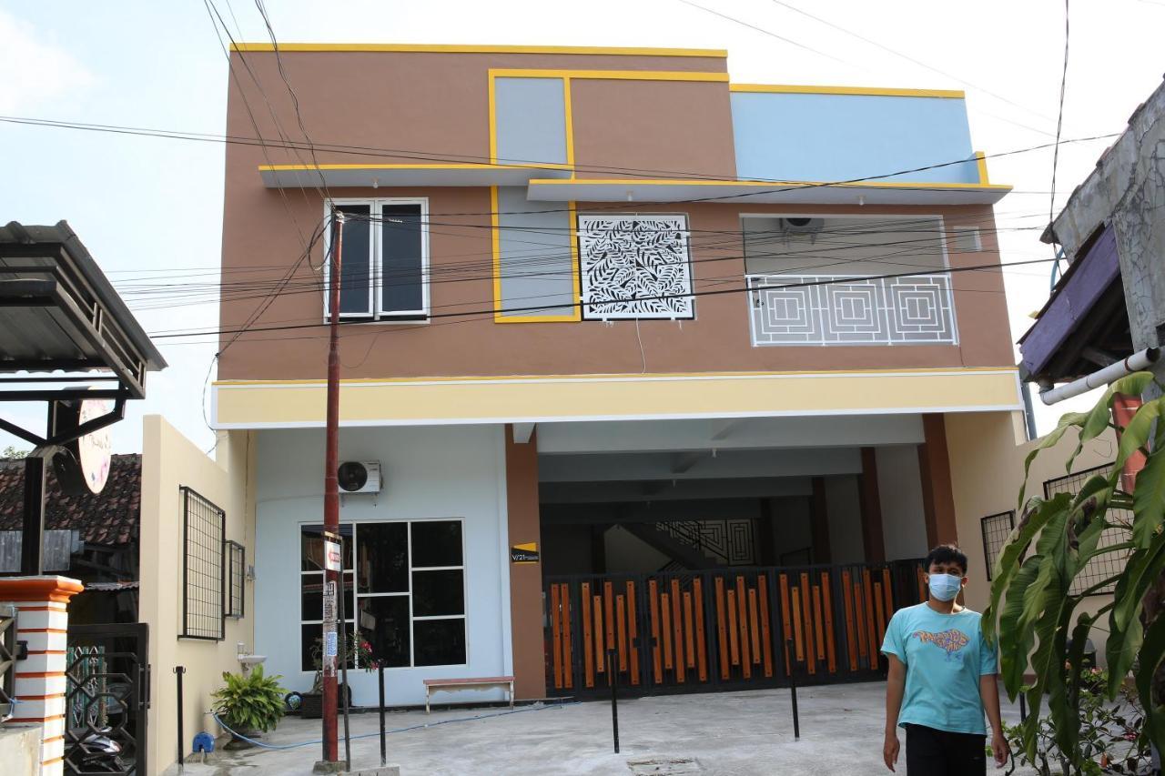 Reddoorz Syariah Near Suncity Mall Madiun Exterior photo