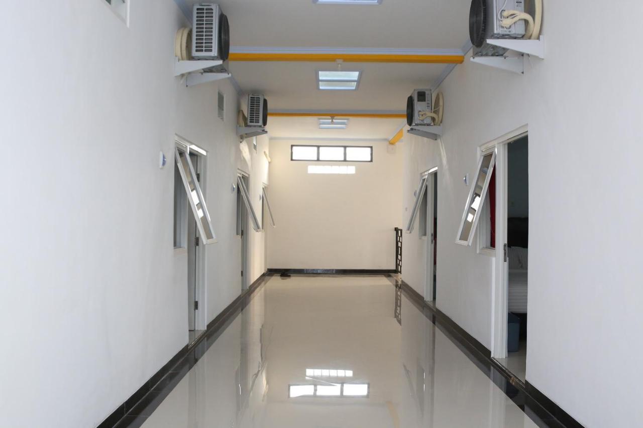 Reddoorz Syariah Near Suncity Mall Madiun Exterior photo