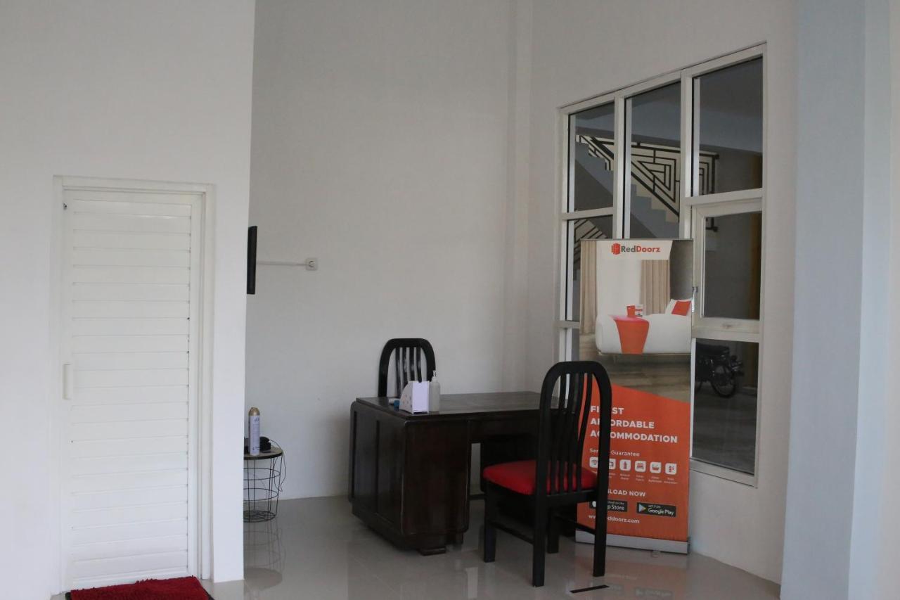 Reddoorz Syariah Near Suncity Mall Madiun Exterior photo