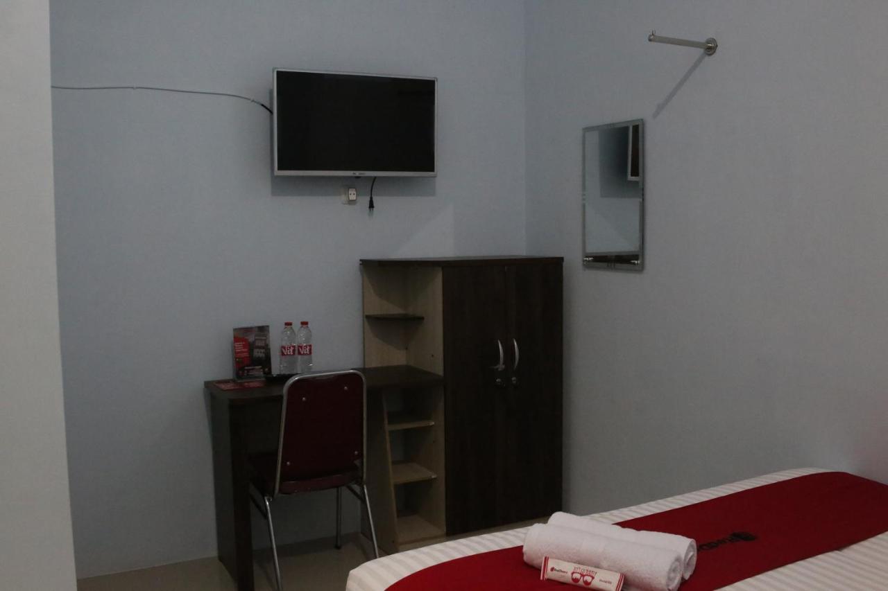 Reddoorz Syariah Near Suncity Mall Madiun Exterior photo